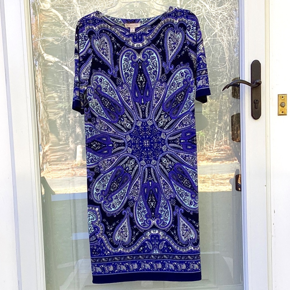 CB dress, size 8, short sleeved, Beautiful color pattern - Blues, violet, white